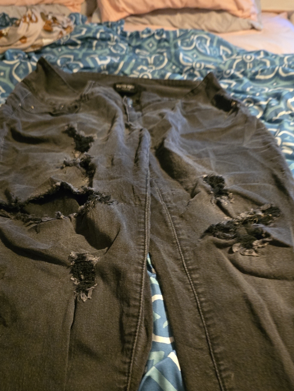 Distressed Black Women's Skinny Jeans